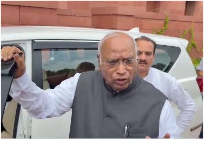 पीएम मोदी चढ़ावा चोरी समेत अन्य आरोपों पर जवाबदेही से नहीं बच सकते, अमित शाह सदन में न आकर कर रहे हैं अपमान : मल्लिकार्जुन खड़गे