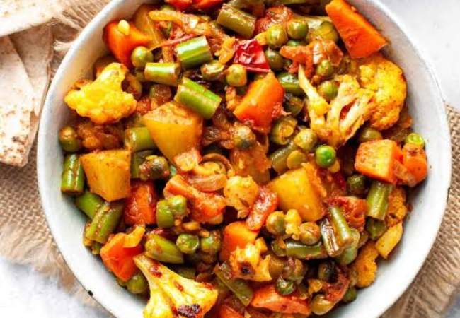 Kitchen Hack : घर में बची सब्जियों से बनाएं ढाबा स्टाइल स्वादिष्ट 'मिक्स्ड वेज'