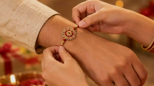 Rakhi to God first : रक्षाबंधन में पहले भगवान को ही बाधें राखी, अनुष्ठान संपन्न होता है निर्विघ्न