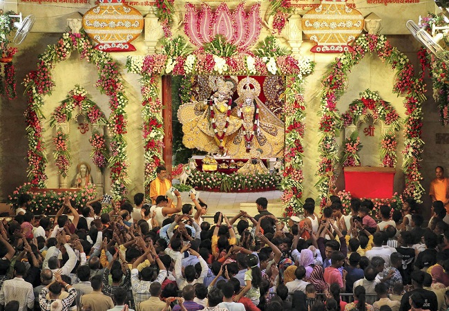 Shri Krishna Janmashtami 2026 : मथुरा-वृंदावन में होटल फुल, बांके बिहारी की मंगला आरती के बदले नियम