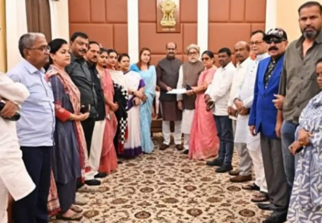 TMC के 20 बागी सांसदों को सुप्रीम कोर्ट ने जारी किया नोटिस, कोर्ट ने ​बागियों से अपना जवाब देने को कहा