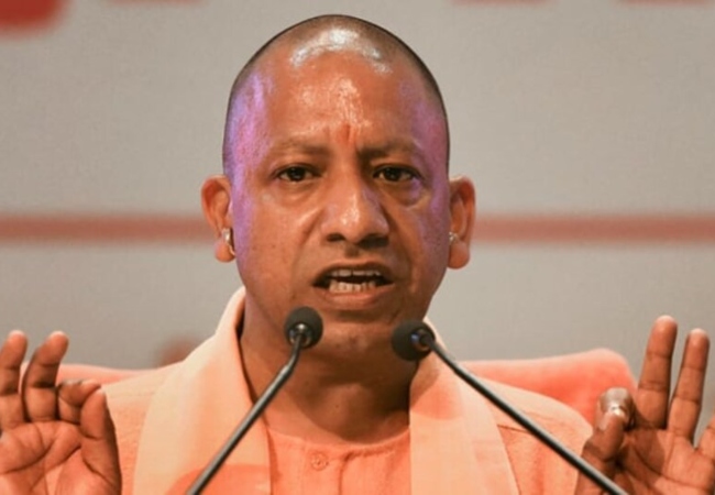 CM योगी का सख्त निर्देश- स्कूलों की रसोई में किसी बाहरी को न आने दें