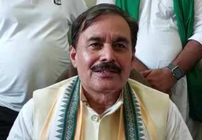 यूपी रालोद अध्यक्ष रामाशीष राय ने दिया इस्तीफा, बोले-संविधान और संवैधानिक संस्थाओं पर हो रहे प्रहार से आज खतरे में है लोकतंत्र