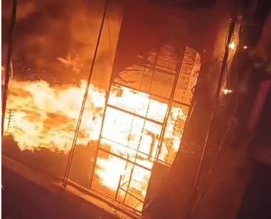 West Bengal Massive fire at a hotel : बीरभूम तारापीठ के होटल में लगी भीषण आग, सात लोगों की मौत