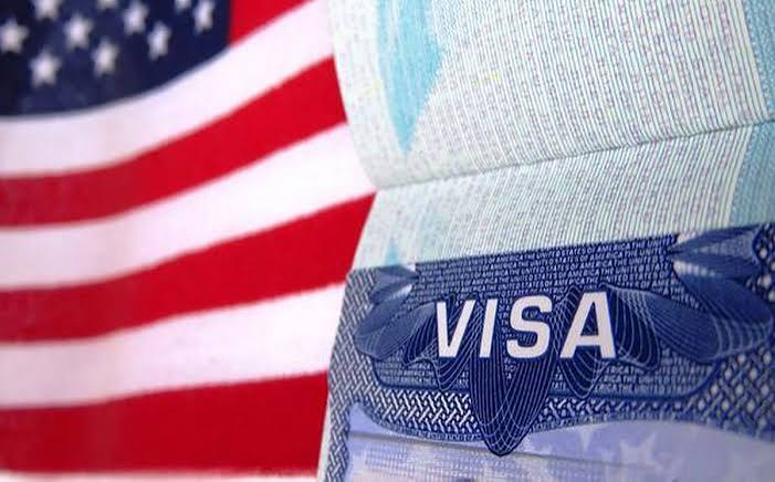 US Visa NEWS : ट्रंप सरकार ने रोकी अमेरिकी वीजा इंटरव्यू प्रक्रिया , जानिए भारतीय आवेदकों पर क्या पड़ेगा असर?