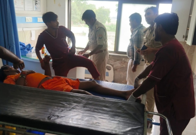 वाराणसी में बड़ा सड़क हादसा, बाइक सवार दो कांवरियों सहित छह लोग घायल