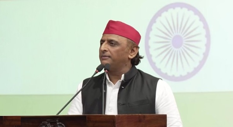 जो 1.5 हजार रुपए नहीं दे पाए वो महिलाओं को 50 हजार रुपए क्या देंगे, इनकी किसी बात पर भरोसा मत करना: अखिलेश यादव