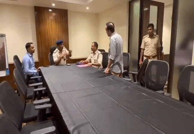 Video- रांची में छात्र आंदोलन की कवरेज कर रहे पत्रकार अमन चोपड़ा को पुलिस ने हिरासत में लिया, BJP ने सरकार पर उठाए सवाल