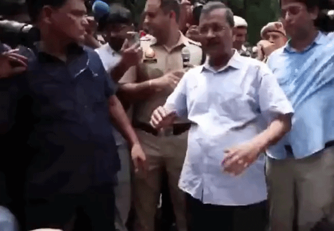 केजरीवाल के ​पीएम आवास मार्च को पुलिस ने रोका, बोले सरकार अमेरिका से एथेनॉल मंगाकर E20 पेट्रोल को बढ़ावा दे रही है