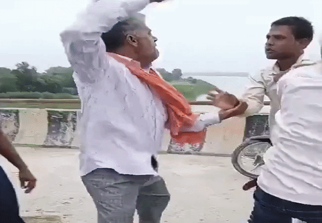Video-पत्नि से विवाद के बाद पति ने सेल्फी लेकर, 11 म​हीने की बेटी को पुल से यमुना में फेंका, 3 दिन बाद बच्ची का जन्मदिन था