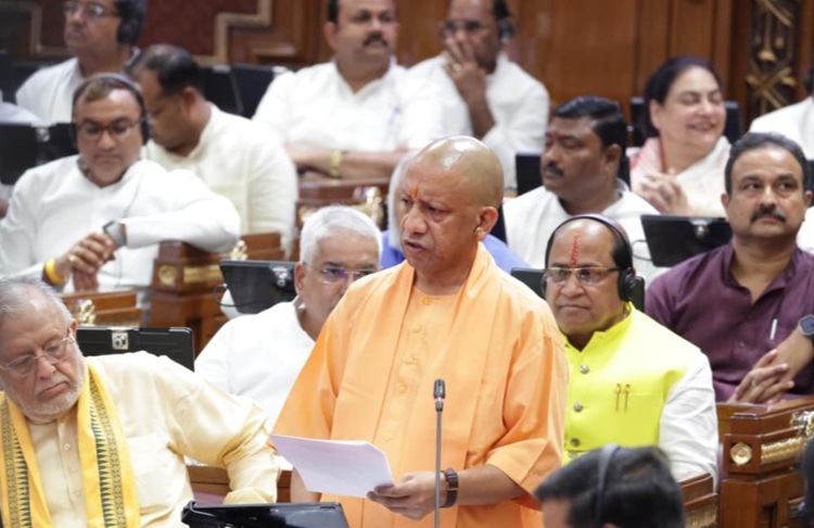 UP Assembly: विपक्ष के हंगामे के बीच यूपी सरकार ने पेश किया 59 हजार करोड़ का अनुपूरक बजट