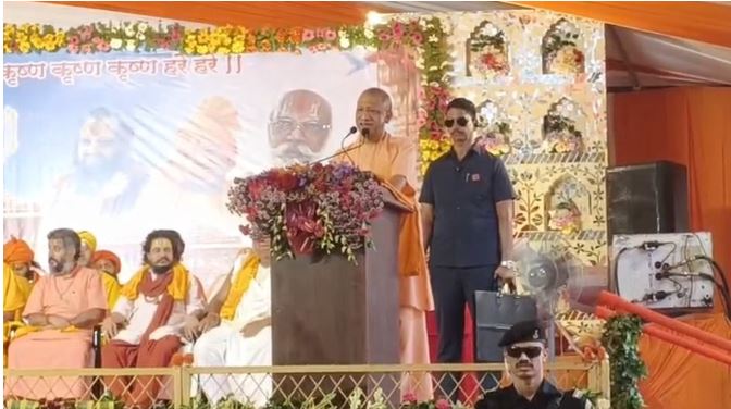 सीएम योगी ने सपा-कांग्रेस पर साधा निशाना, बोले - बाबरी के भक्त कभी भी बजरंग बली के भक्त नहीं हो सकते,
