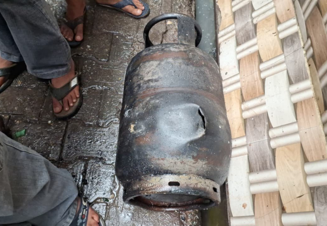 VIDEO : सिलिंडर ब्लास्ट से मची तबाही, प्लॉट बेचकर घर में रखे करीब 22 लाख रुपये जलकर राख, सामने आया हादसे का