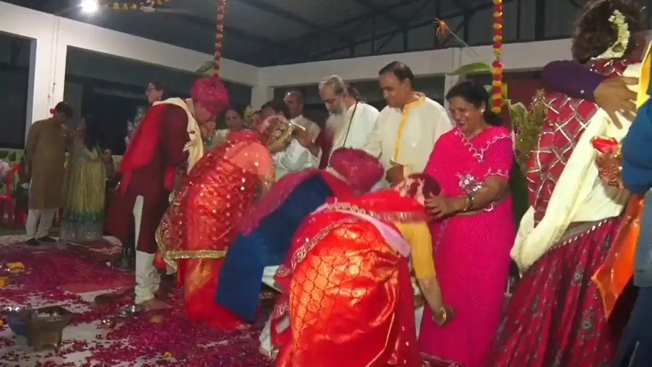 राम, बलराम और प्रकाशानंद......उज्जैन में 3 विदेशी जोड़ों ने सनातन परंपरा अपनाकर, वैदिक मंत्रों के बीच लिए सात फेरे