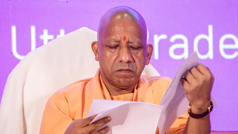 योगी सरकार का बड़ा प्रशासनिक फेरबदल: 17 IAS अफसरों का तबादला, मुरादाबाद-अलीगढ़ को मिले नए कमिश्नर