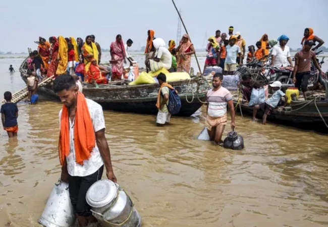 बाढ़ और बारिश ने मचाया कोहराम, यूपी-बिहार में गंगा का रौद्र रूप, मध्य प्रदेश के 22 जिलों में भारी बारिश का अलर्ट