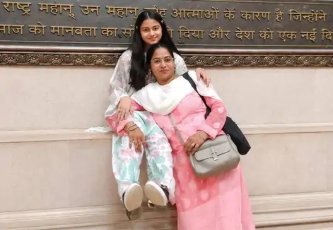 बेटा नहीं हुआ था तो पत्नि और बेटी की चाकू गोदकर हत्या की, छोटी बेटी पर भी किया हमला...