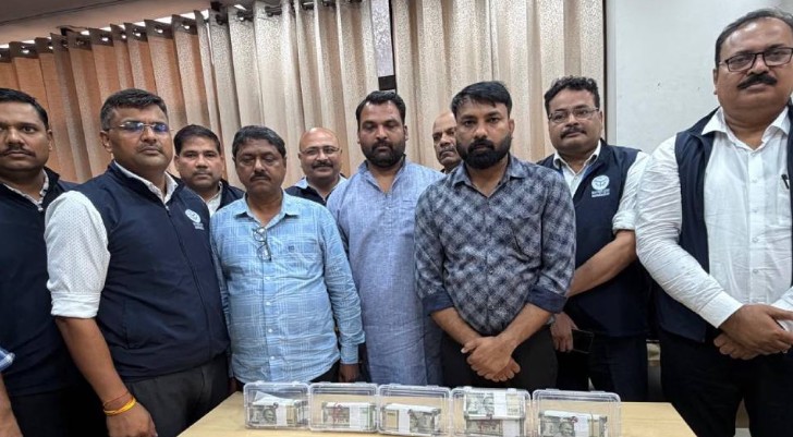 UP News: ​7.50 लाख रुपये रिश्वत लेते एलडीए के घूसखोर अवर अभियंता समेत तीन गिरफ्तार, विजिलेंस ने रंगे हाथ पकड़ा