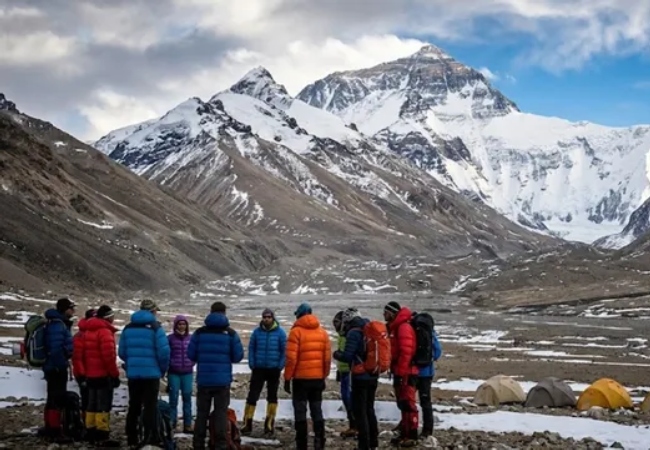 पहाड़ों पर आतिशबाजी और भारी भ्रष्टाचार के बाद चीन का सख्त फैसला, विदेशी पर्वतारोहियों के लिए बंद कीं तिब्बत की चोटियां