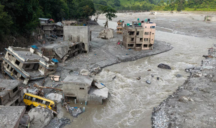 Nepal Floods: नेपाल में बाढ़ से हर तरफ हाहाकार, मृतकों की संख्या 781 पहुंची, रेस्क्यू जारी