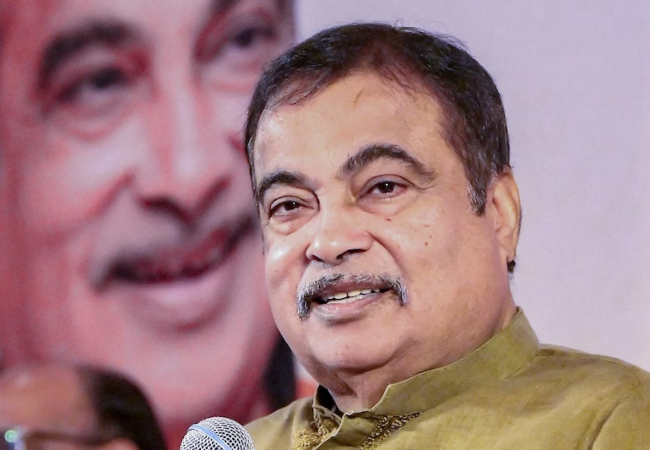 नितिन गडकरी के बयान से चढ़ा सियासी पारा, बोले- अब नई पीढ़ी को काम सौंप कर पुरानी पीढ़ी को उनका करना चाहिए मार्गदर्शन
