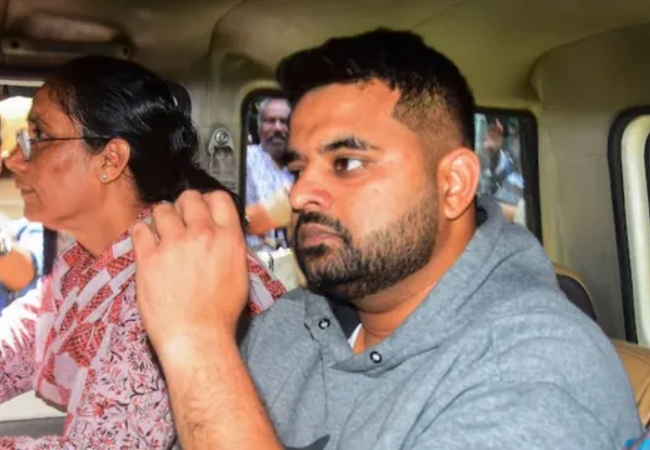 बेंगलुरु जेल में पूर्व सांसद 'प्रज्वल रेवन्ना' के पास से बरामद हुआ मोबाइल फोन, असिस्टेंट सुपरिटेंडेंट सस्पेंड