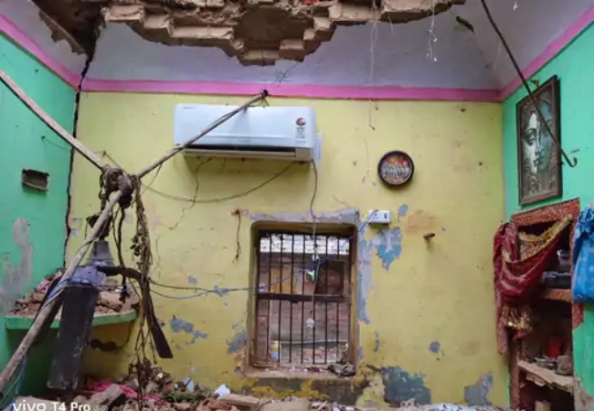प्रतापगढ़ में छत ढह जाने से 6 लोगों की मौत, गर्मी के कारण पूरा परिवार एसी वाले कमरे में सो र​हा था