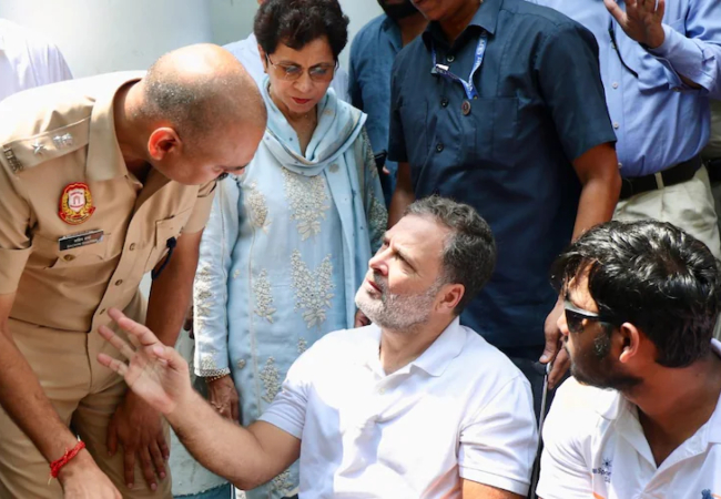 राहुल गांधी, बोले - हमारी सिर्फ एक मांग है FIR दर्ज करिए और जो जांच अधिकारी बनाया है, उसका हमें बता दीजिए नाम