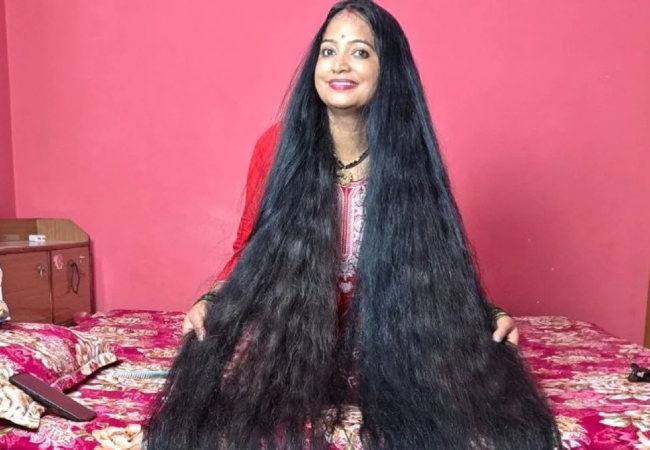 हल्द्वानी की बेटी 'रेणु धरियाल' ने भारत के नाम किया दुनिया में सबसे लंबे बालों का 'गिनीज वर्ल्ड रिकॉर्ड'