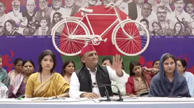 UP चुनाव से पहले सपा का बड़ा एलान: सरकार बनने पर शुरू करेंगे 'स्त्री सम्मान समृद्धि योजना', महिलाओं को सालाना मिलेंगे 40,000 रुपये