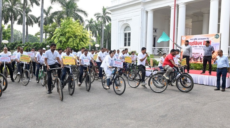 जन भवन से निकली साइकिल रैली, कार्मिकों ने दिया नशे के खिलाफ जागरूकता का संदेश
