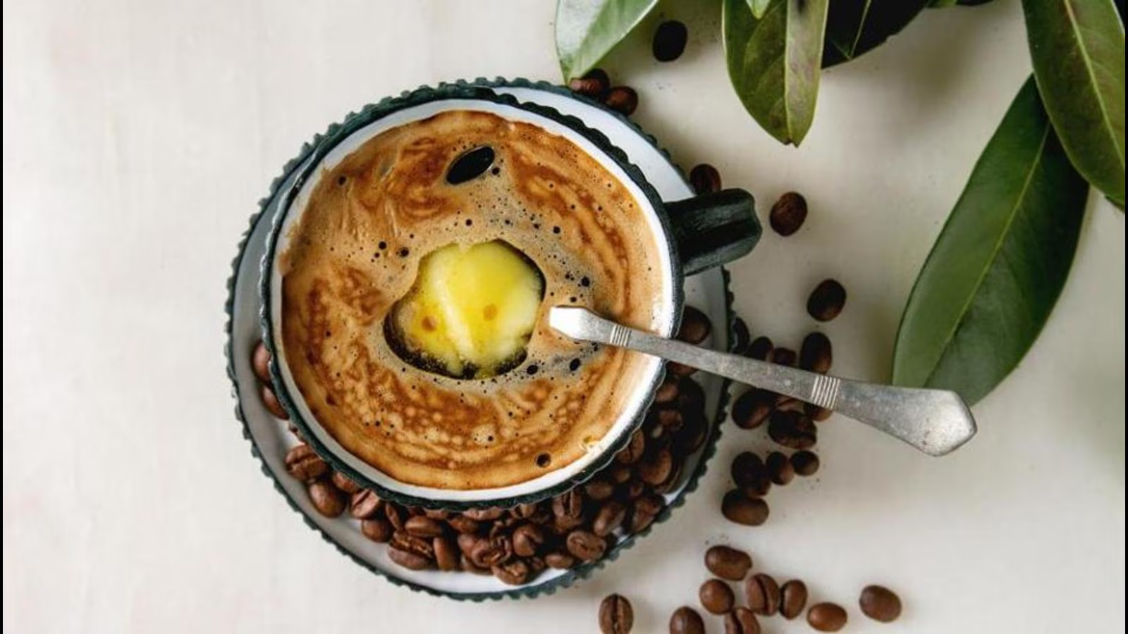 Bullet Coffee: सुबह की कॉफी में घी डालना कितना सही? जानें क्या है बुलेट कॉफी और क्यों हो रही चर्चा
