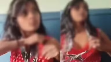ट्रेन में टिकट मांगने पर भड़की युवती, TTE से विवाद के बाद फाड़े कपड़े; वीडियो वायरल
