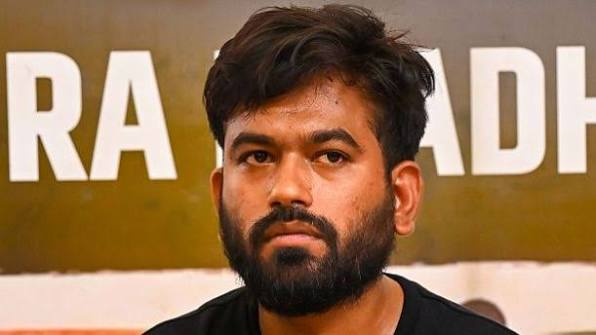 खुद को मुख्यमंत्री बताकर अभिजीत दीपके ने दिया इस्तीफा, CJP के संस्थापक पर FIR की मांग तेज