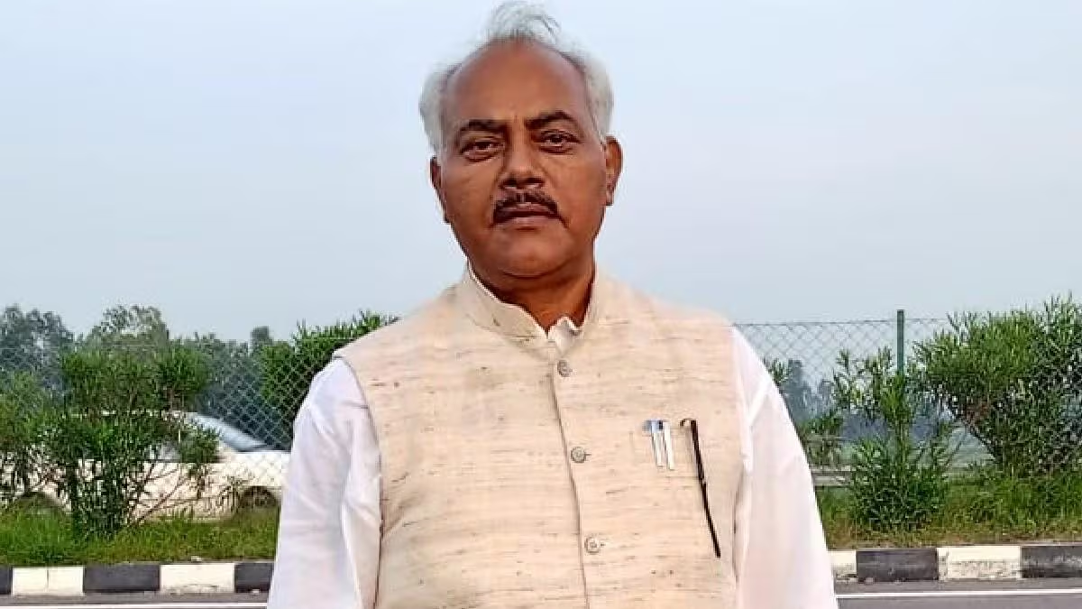 “अखिलेश यादव कुत्ते के गले में घंटी बांधकर भी भेज दें, तो वोट उसी को देना है-” सपा MLC लाल बिहारी यादव