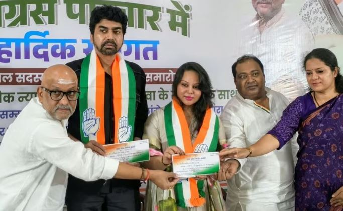 कांग्रेस में शामिल हुईं साउथ एक्ट्रेस जारा खान, पूर्व IAS राकेश वर्मा ने भी थामा 'हाथ'