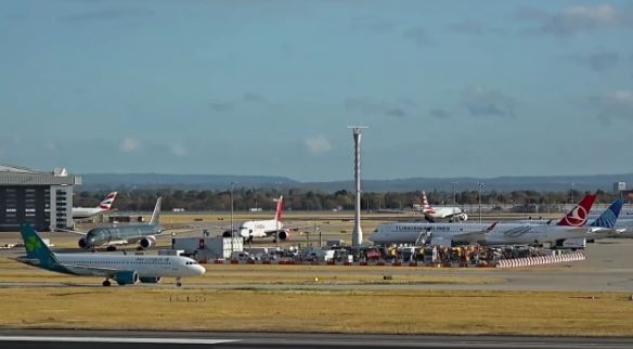 UK airports Air traffic :  ब्रिटेन के कई एयरपोर्ट पर एयर ट्रैफिक ठप , सैकड़ों उड़ानें रद्द