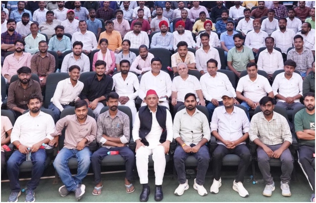 ‘नौकरी भाजपा के एजेंडे में है ही नहीं...’ अखिलेश ने एलोपैथिक फार्मेसिस्ट अभ्यर्थियों से मुलाक़ात के बाद सरकार पर साधा निशाना