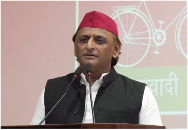 समाजवादी छात्रसभा के सदस्य अब नीली पैंट और नीली शर्ट पहनेंगे,अखिलेश बोले- जो लोग आज कानून नहीं मान रहे, वे कल मानेंगे