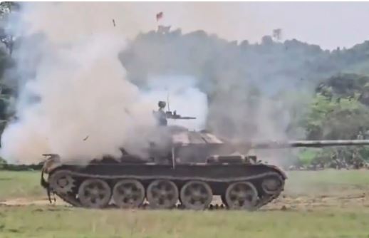 Bangladesh Military Exercise : बांग्लादेश में सैन्य अभ्यास के दौरान अचानक फट गया 'मेड इन चाइना' टैंक,जानें पूरी घटना