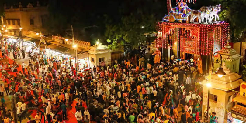मथुरा में श्रीकृष्ण जन्मोत्सव की खास तैयारी, इस बार 5 लाख की ‘पंचरत्नी पोशाक’ पहनेंगे ठाकुर जी