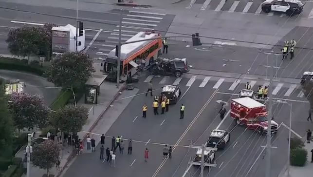 Los Angeles helicopter parking area crash : लॉस एंजिल्स के पार्किंग लॉट में हेलीकॉप्टर क्रैश, कम से कम तीन लोगों की मौत