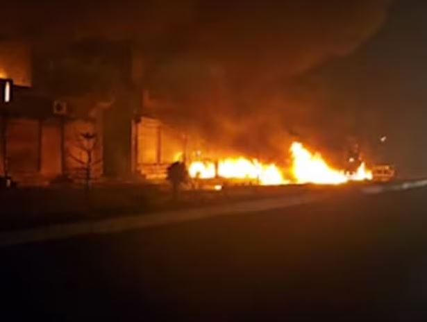 Iran : पश्चिमी ईरान के सनंदाज काउंटी में फ्यूल टैंकर में धमाका ,  11 लोगों की मौत , 7 घायल