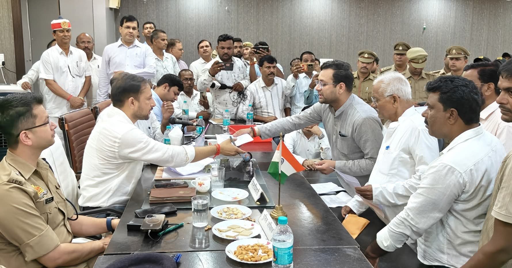 संपूर्ण समाधान दिवस में जनता की आवाज बने अमनमणि त्रिपाठी, मजबूती से उठाईं क्षेत्र की समस्याएं