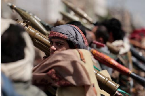 Houthis Target Saudi Arabia : सऊदी अरब पर फिर हुआ हमला , हूतियों ने मिलिट्री एयरपोर्ट पर दागीं मिसाइलें