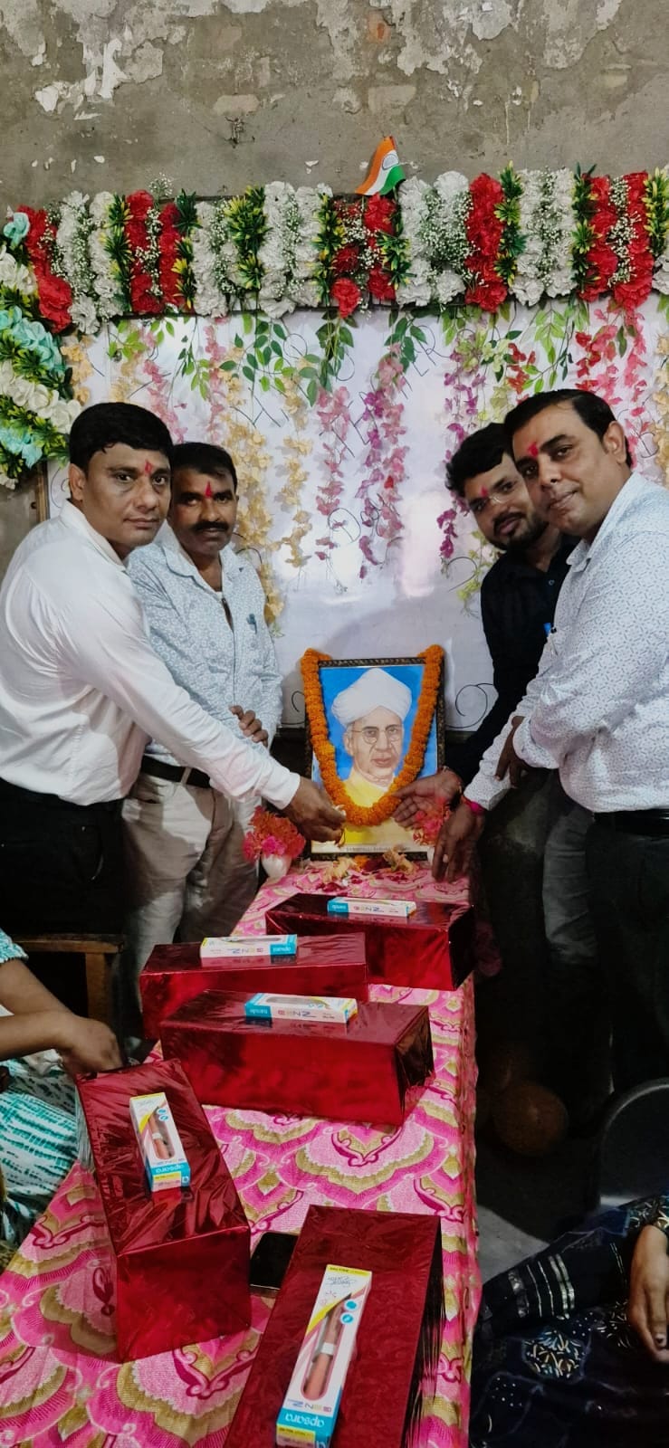 आदर्श जूनियर हाई स्कूल में धूमधाम से मनाया गया शिक्षक दिवस
