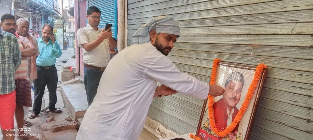 सोनौली: छठवीं पुण्यतिथि पर भावुक हुआ नगर, सुधीर त्रिपाठी की याद में नम हुईं आंखें