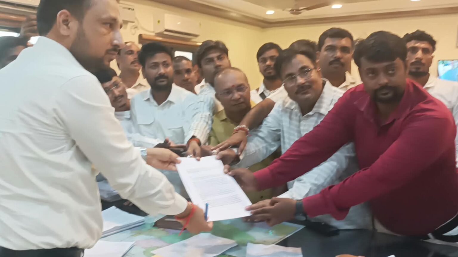 NAUTANWA:खबर चली तो भड़के रेस्टोरेंट संचालक, पत्रकार के खिलाफ वीडियो वायरल करने का आरोप