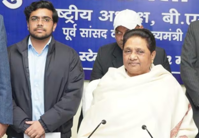 मायावती ने भतीजी दीपिका का भी काटा पत्ता, ईशान आनंद ही होंगे बसपा सुप्रीमो के उत्तराधिकारी!