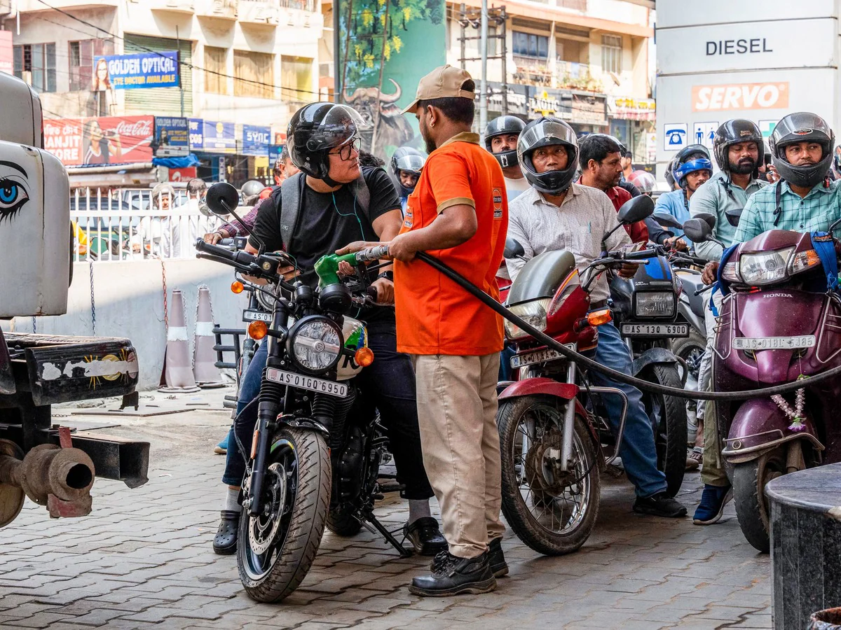 Petrol Diesel Price Today : घरेलू ऑयल मार्केटिंग कंपनियो ने तेल की नई कीमतों का किया ऐलान, चेक करें रेट